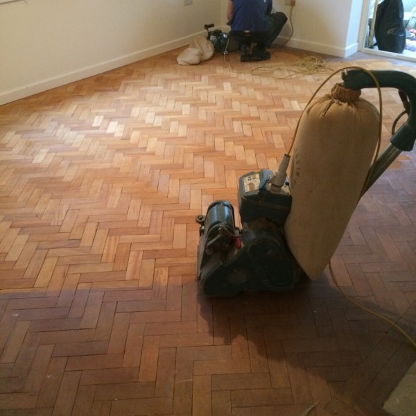 HERRING BONE PARQUET DURING SANDING