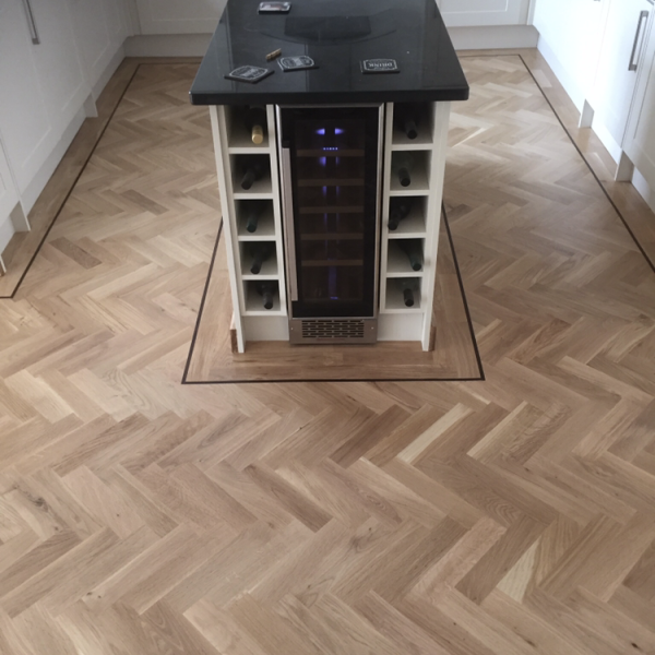 Solid Parquet installation with a lacquered finish